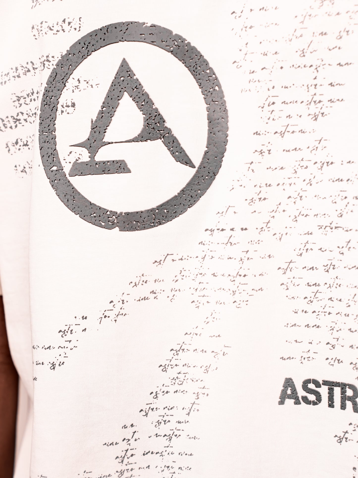 ASTRO9-WHITE STATIC TEE