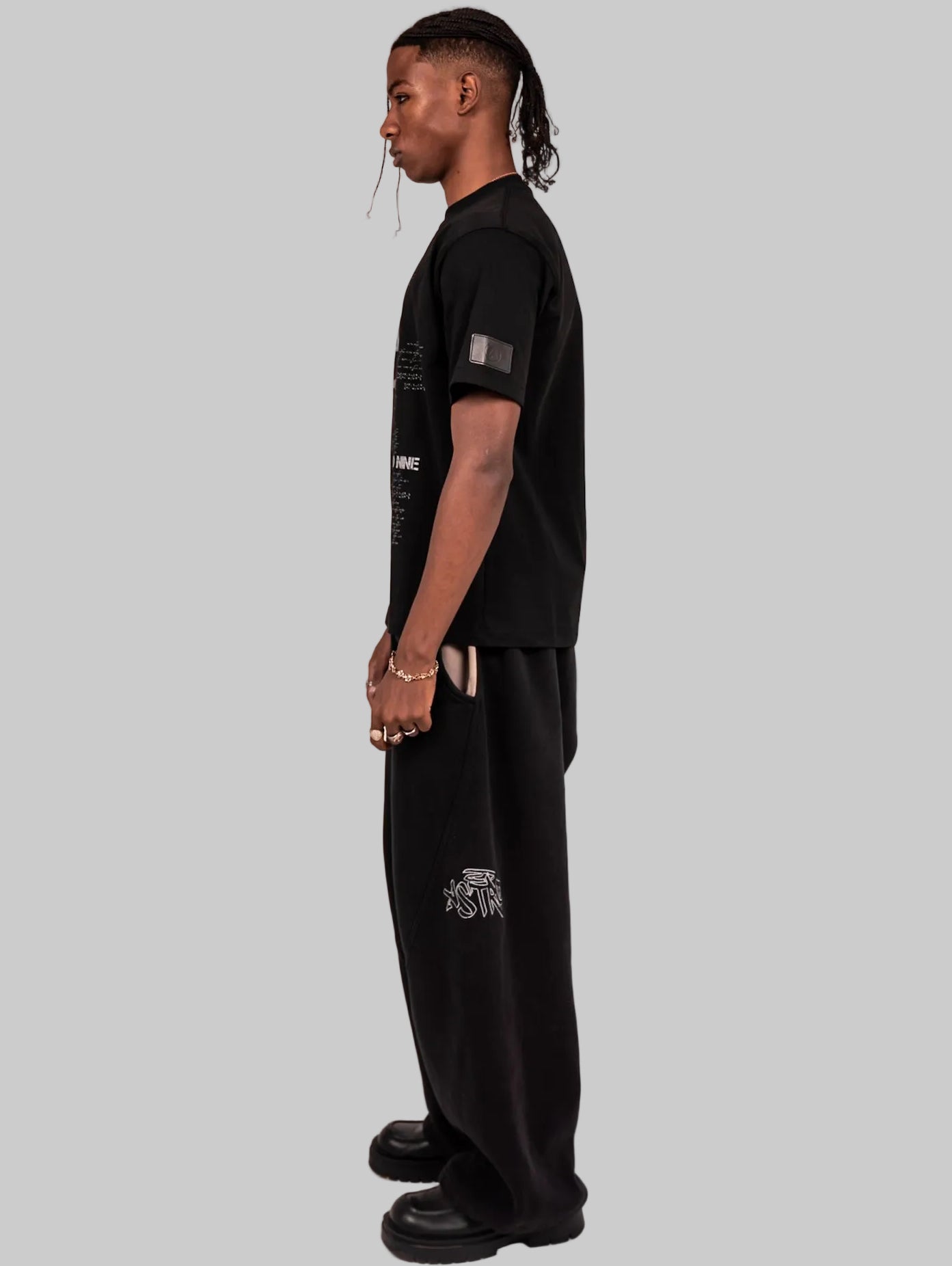 ASTRO9-BLACK STATIC TEE
