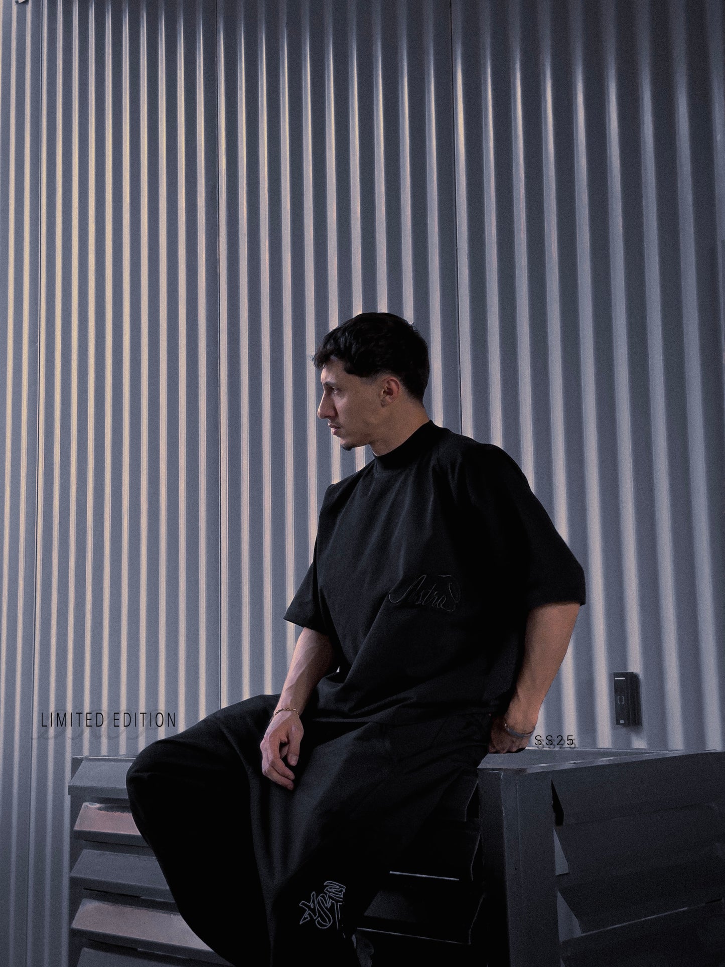 ASTRO BLCK SIGNATURE TEE